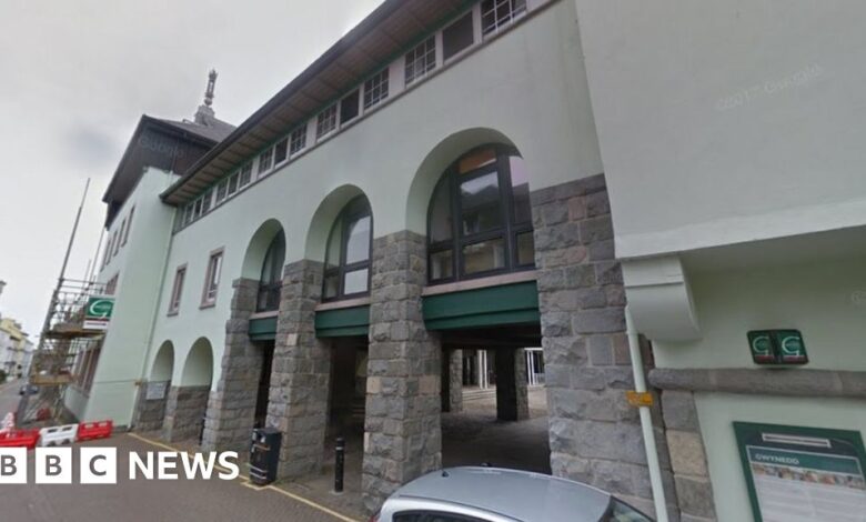 100848486 council.jpg