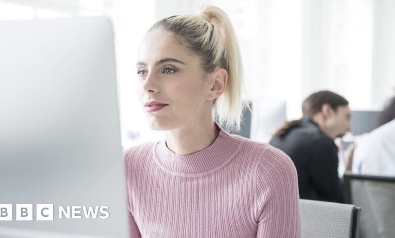 101122333 woman working