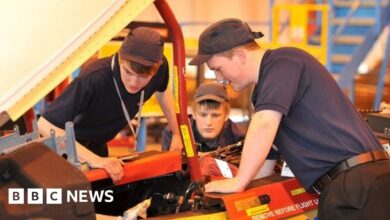 99563582 apprentices.jpg