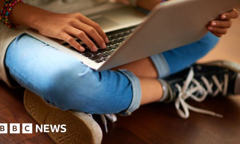 99790701 social media grooming getty.jpg