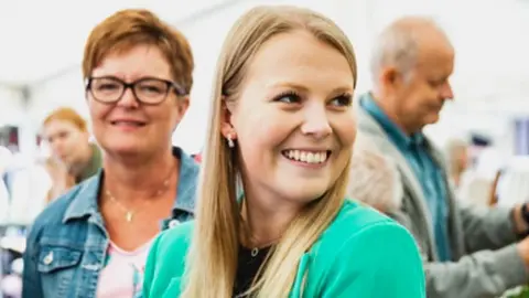Maren Grøthe Maren Grøthe smiling