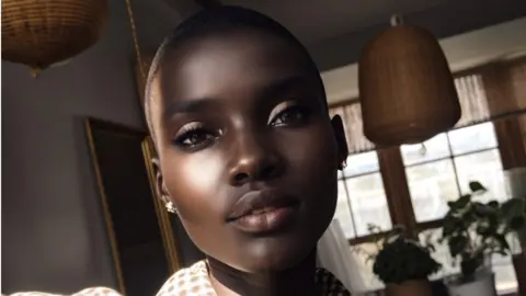 The Diigitals Shudu the world's first digital supermodel poses for a selfie