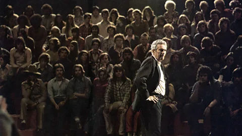 Alamy Peter Finch plays a veteran news anchorman who announces on air that he will commit suicide on his final programme (Credit: Alamy)