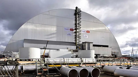 Novarka After it is sealed, robotic cranes inside the new structure will dismantle the crumbling Soviet-built sarcophagus and reactor (Credit: Novarka)