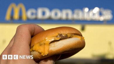 126065898 cheeseburger alamy.jpg