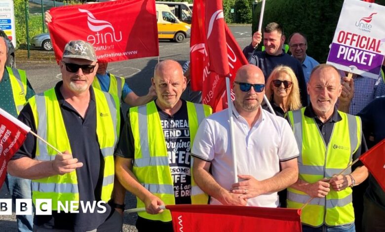 130096812 unitepicketenniskillen.jpg