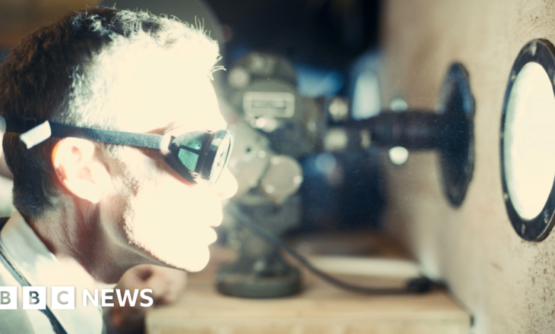 132873875 glasses 976alamy.png