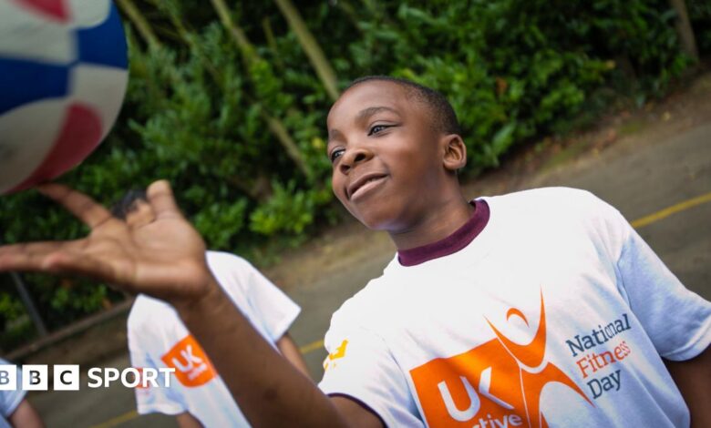 98002844 boy basketball mg 1010.jpg