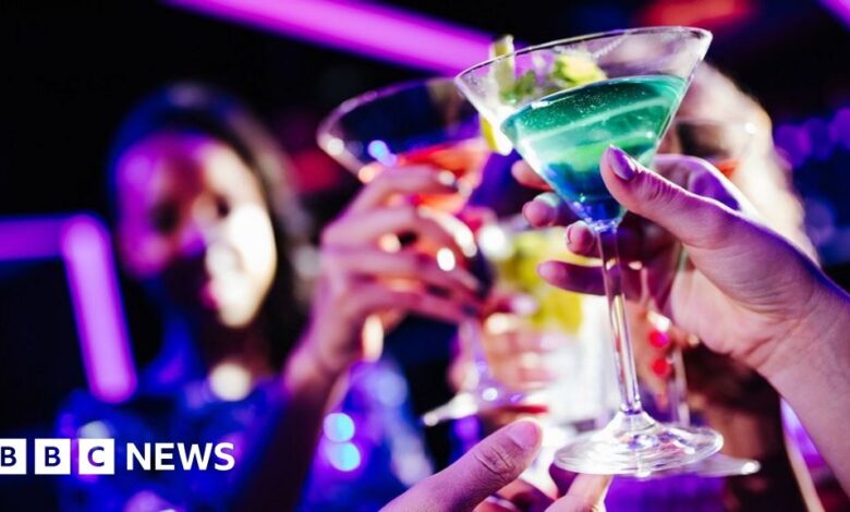 101748005 drinks.jpg