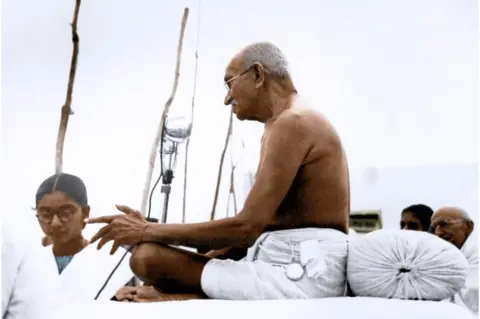 DINODIA Mahatma Gandhi speaking, India, 1946. Left: Manu Gandhi.