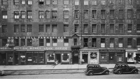 Historic Environment Scotland Entrance to Riddles Close