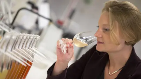 Jacquart Floriane Eznack tasting champagne