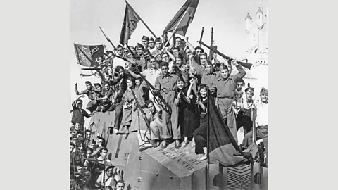 Pictorial Press Ltd/Alamy Anarchists tried to set up a version of a ‘utopian’ society in Barcelona during the Spanish Civil War, one which suspended authority and rank (Credit: Pictorial Press Ltd/Alamy)